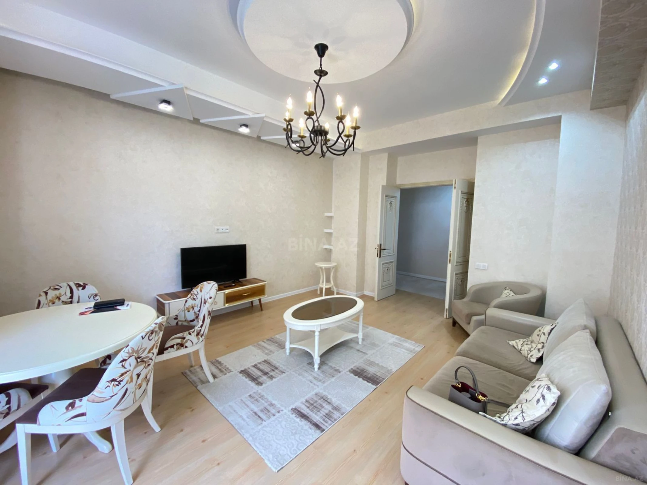 Kirayə verilir 3 otaqlı mənzil 130 m²
