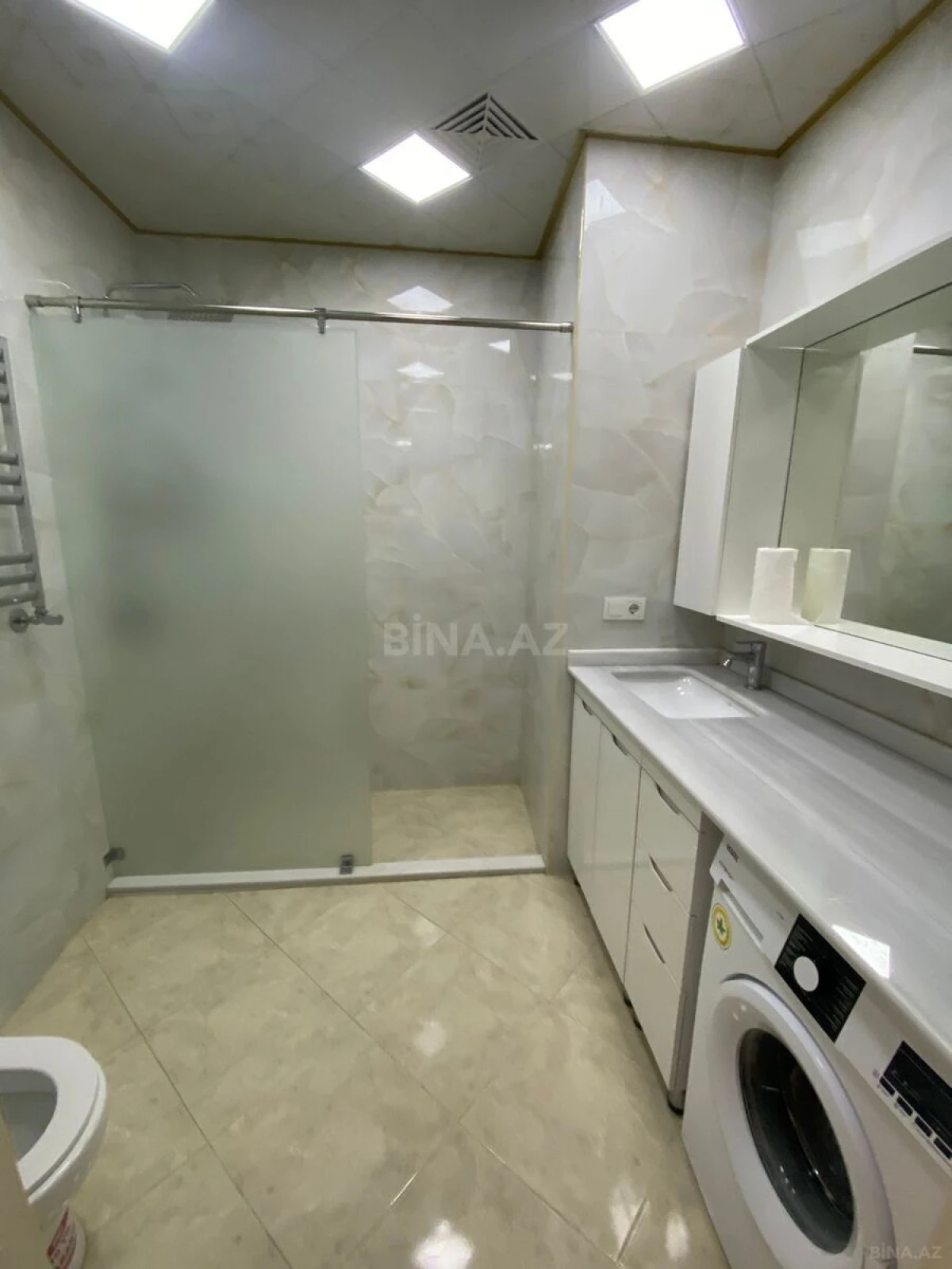 Kirayə verilir 3 otaqlı mənzil 130 m²