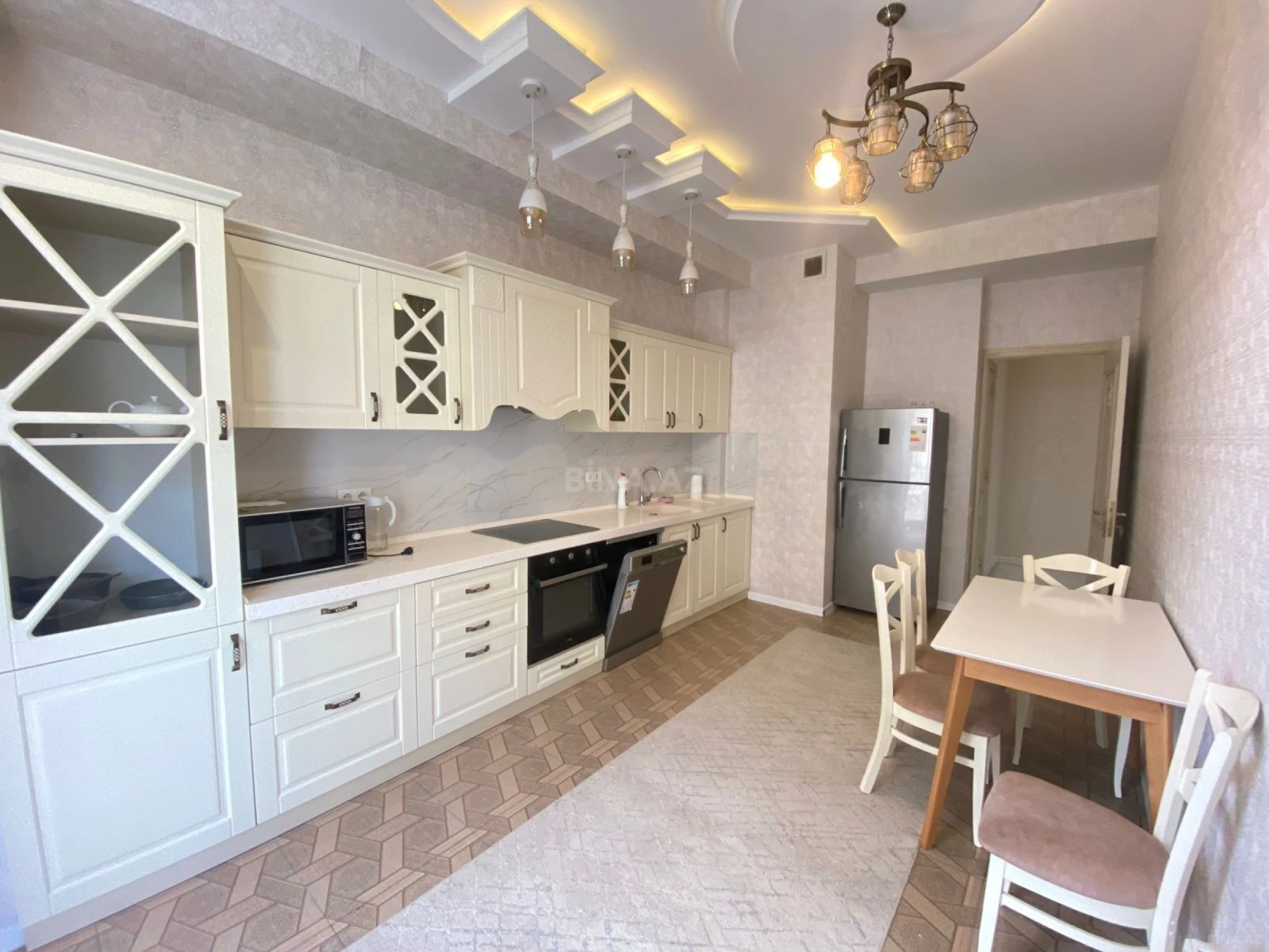 Kirayə verilir 3 otaqlı mənzil 130 m²