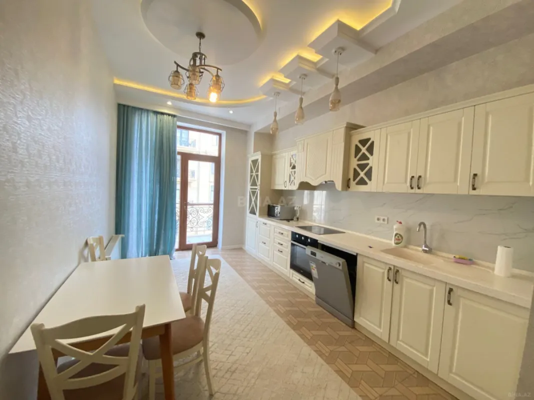 Kirayə verilir 3 otaqlı mənzil 130 m²