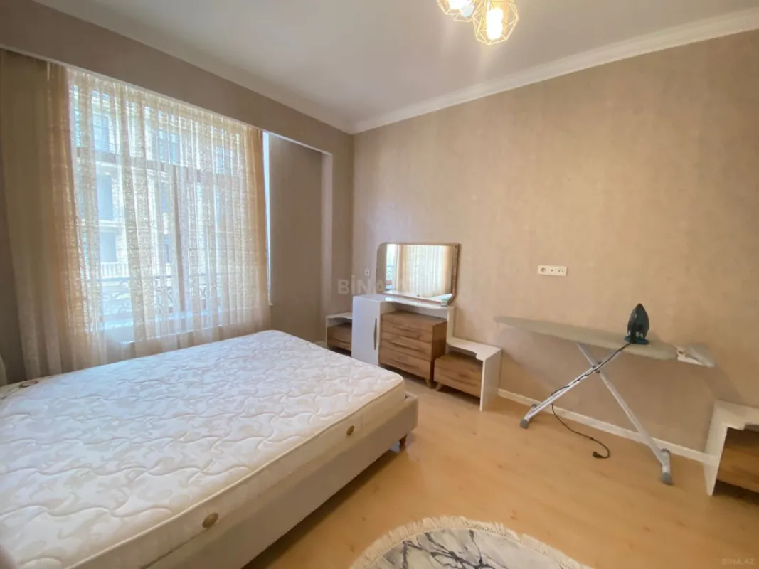 Kirayə verilir 3 otaqlı mənzil 130 m²