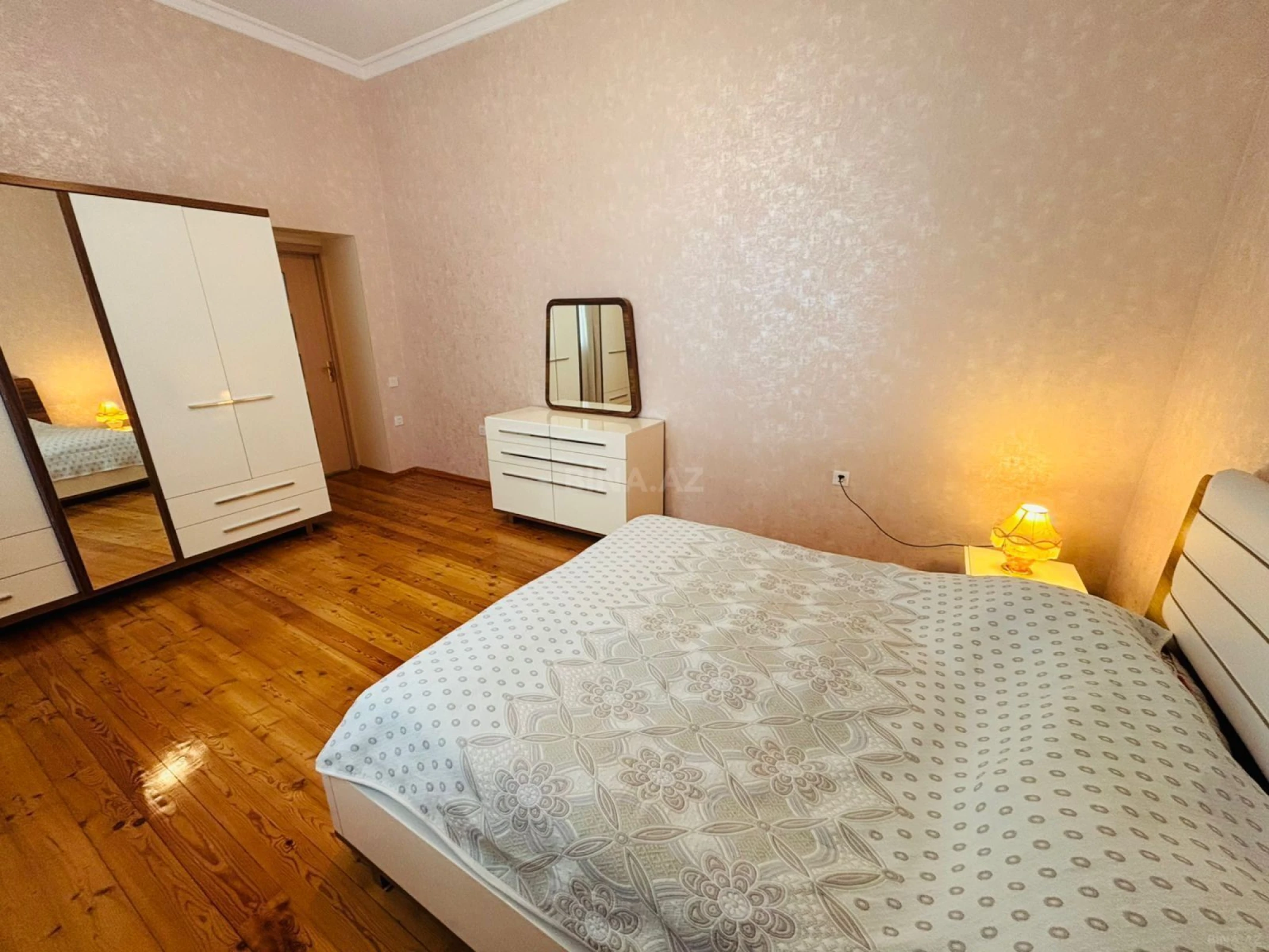 Satılır 6 otaqlı həyət evi 100 m²