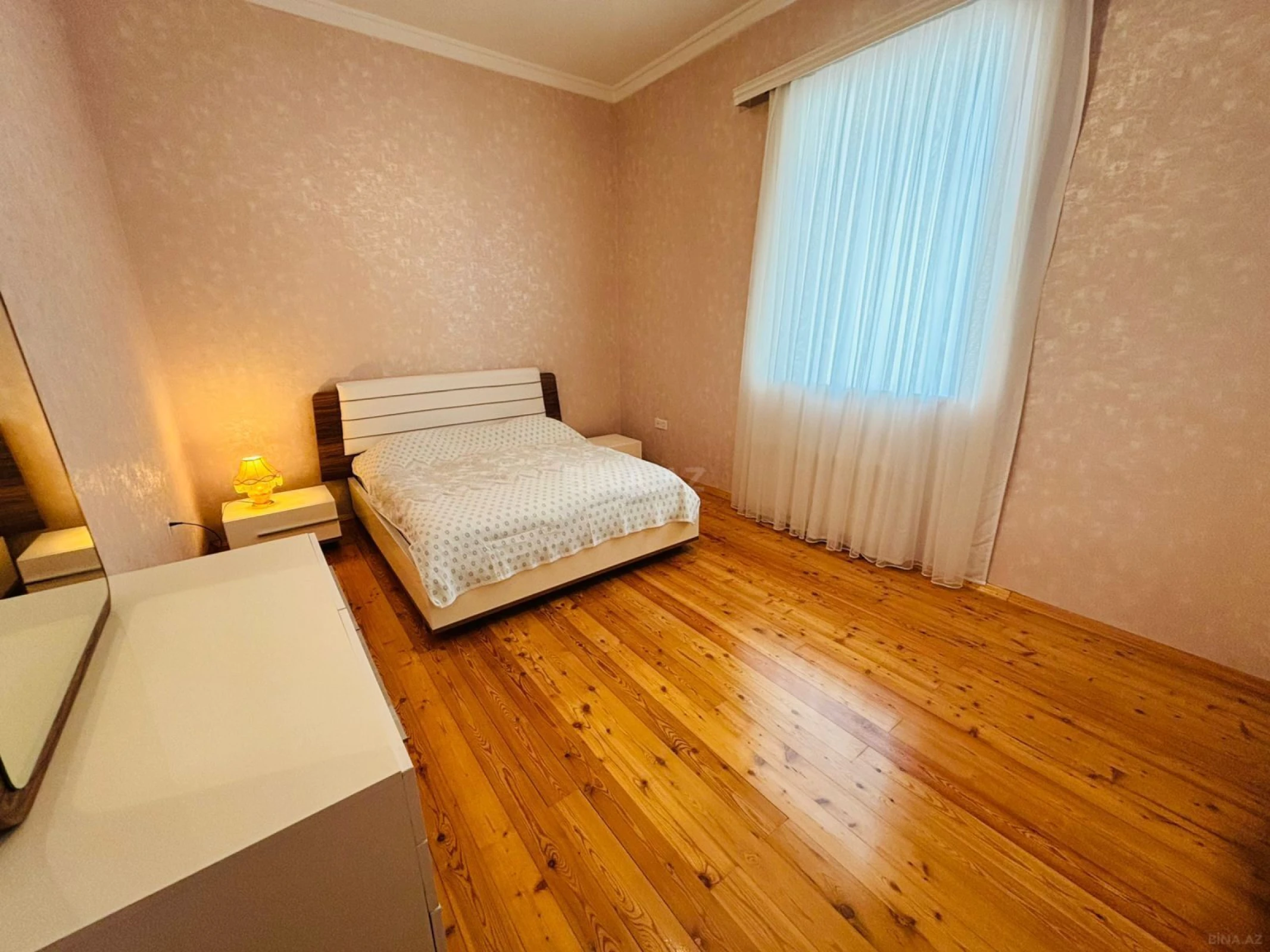 Satılır 6 otaqlı həyət evi 100 m²