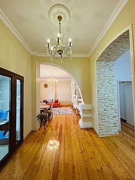 Satılır 6 otaqlı həyət evi 100 m²