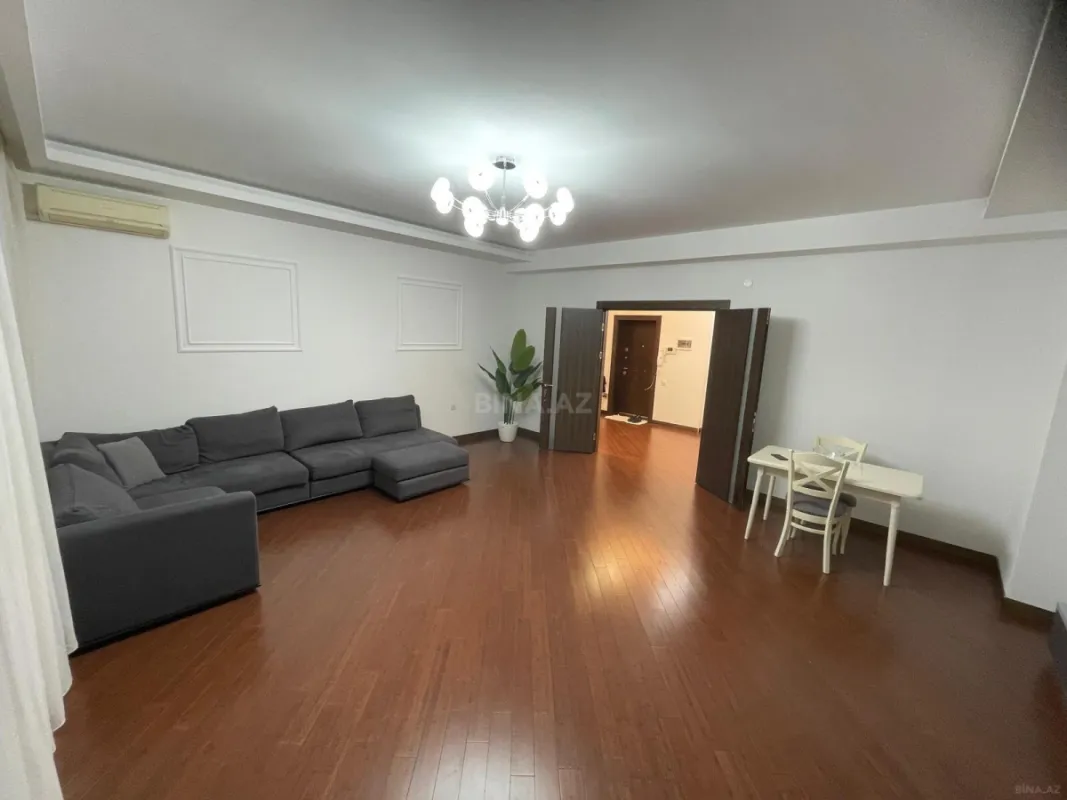 Kirayə verilir 3 otaqlı mənzil 150 m²