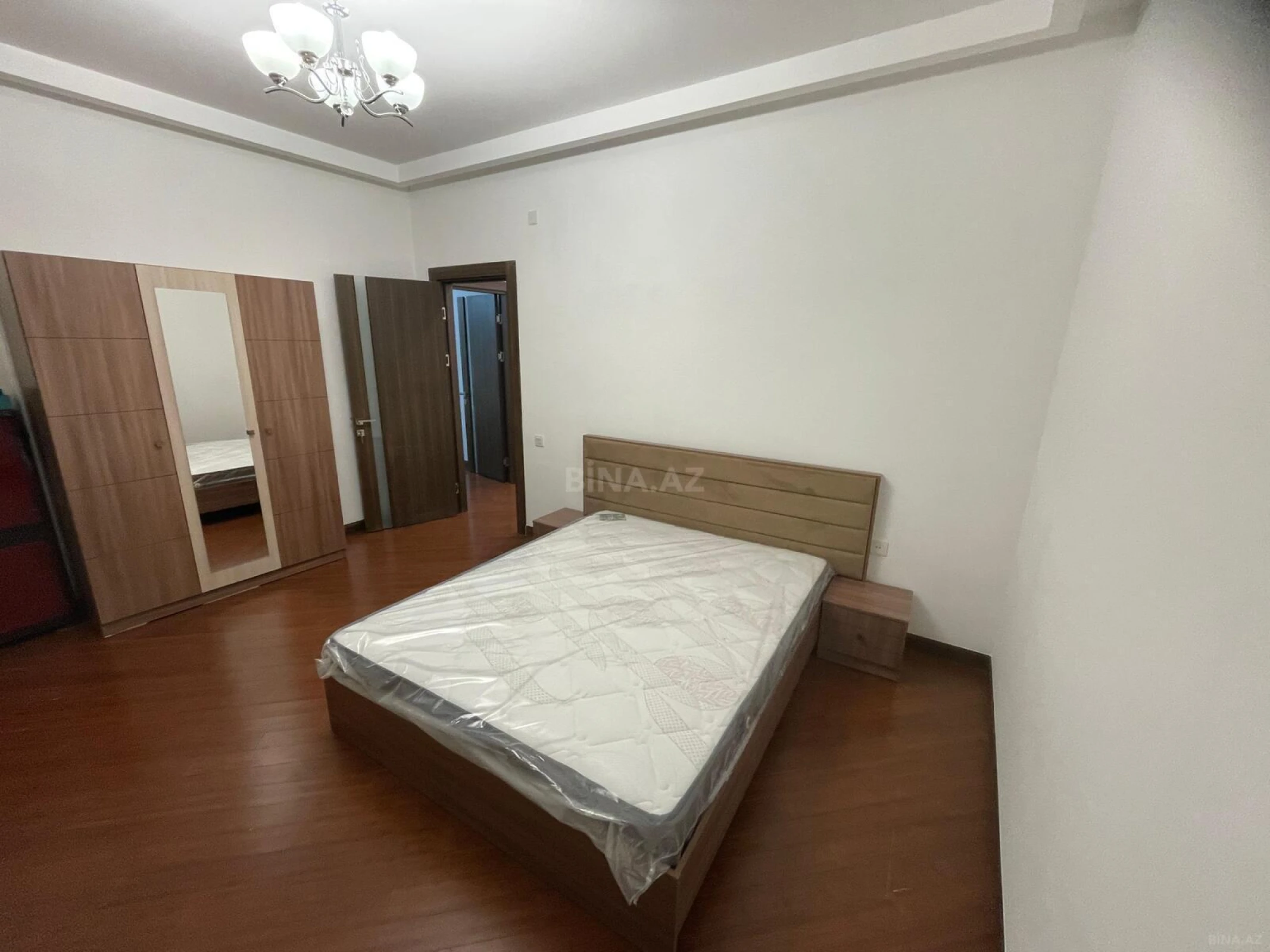 Kirayə verilir 3 otaqlı mənzil 150 m²