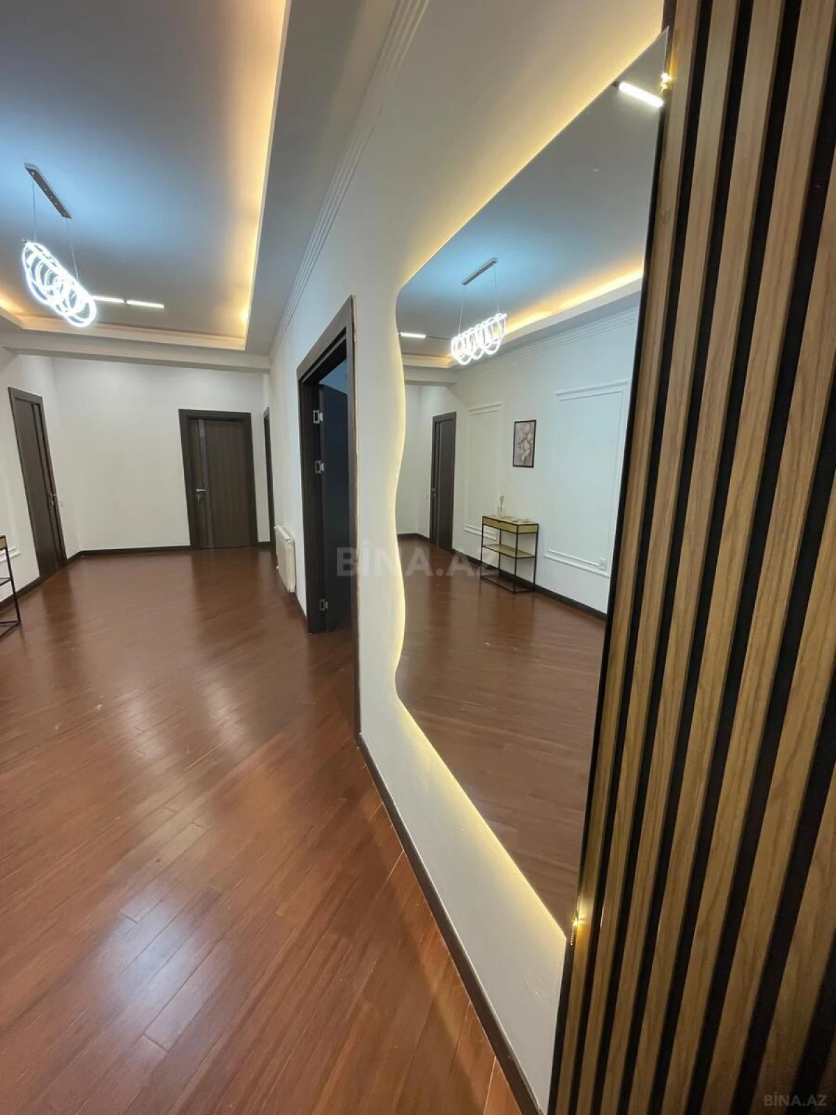 Kirayə verilir 3 otaqlı mənzil 150 m²