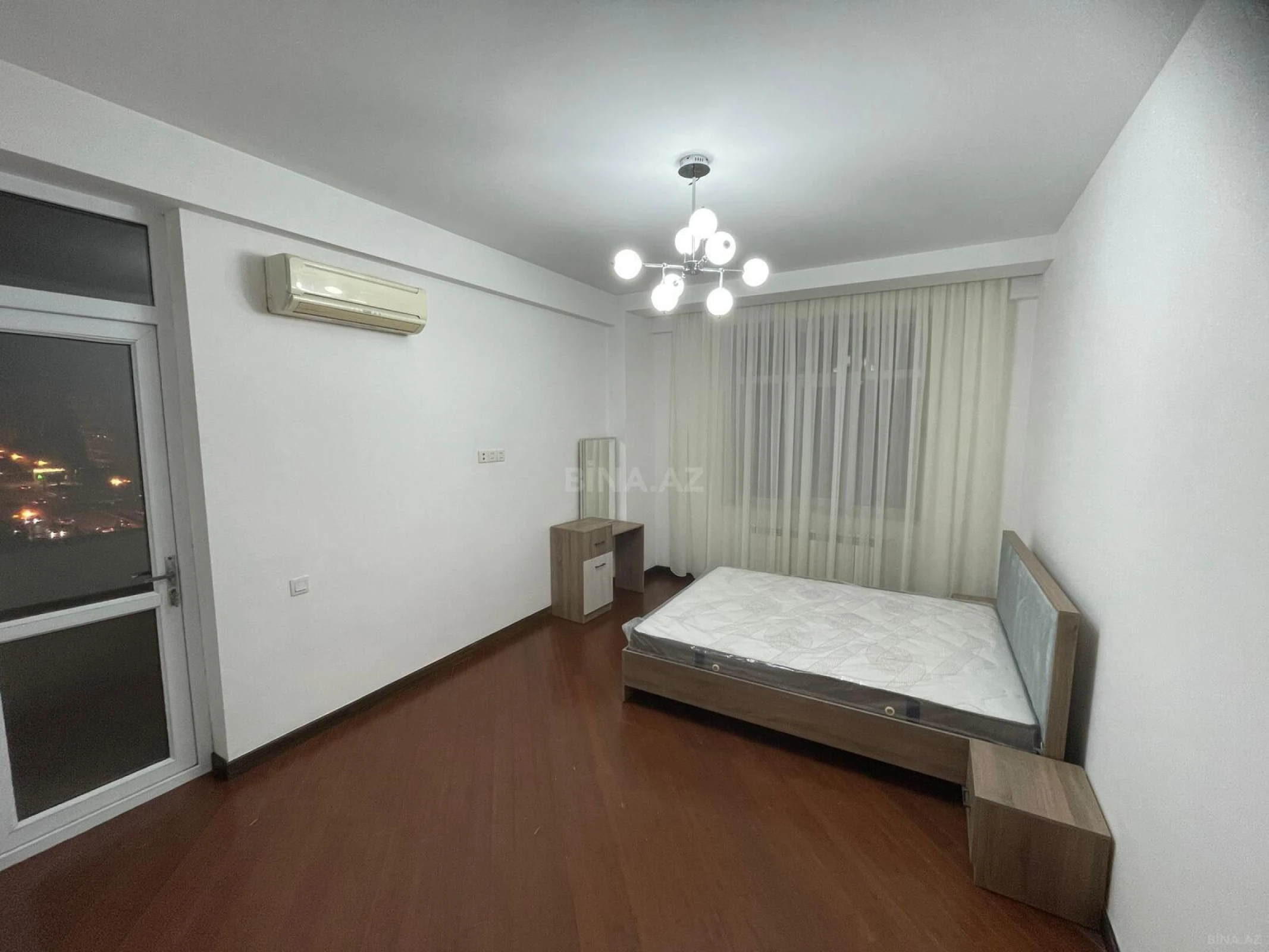 Kirayə verilir 3 otaqlı mənzil 150 m²