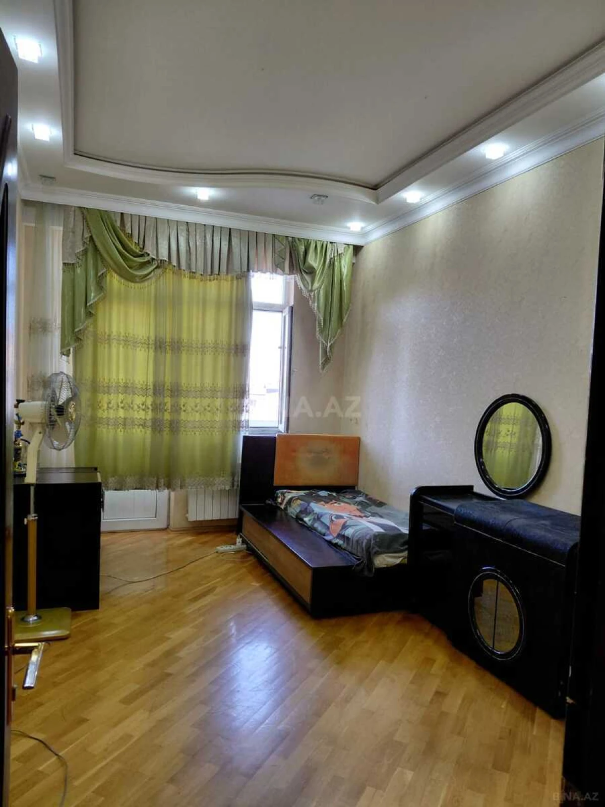 Satılır 3 otaqlı mənzil 178 m²