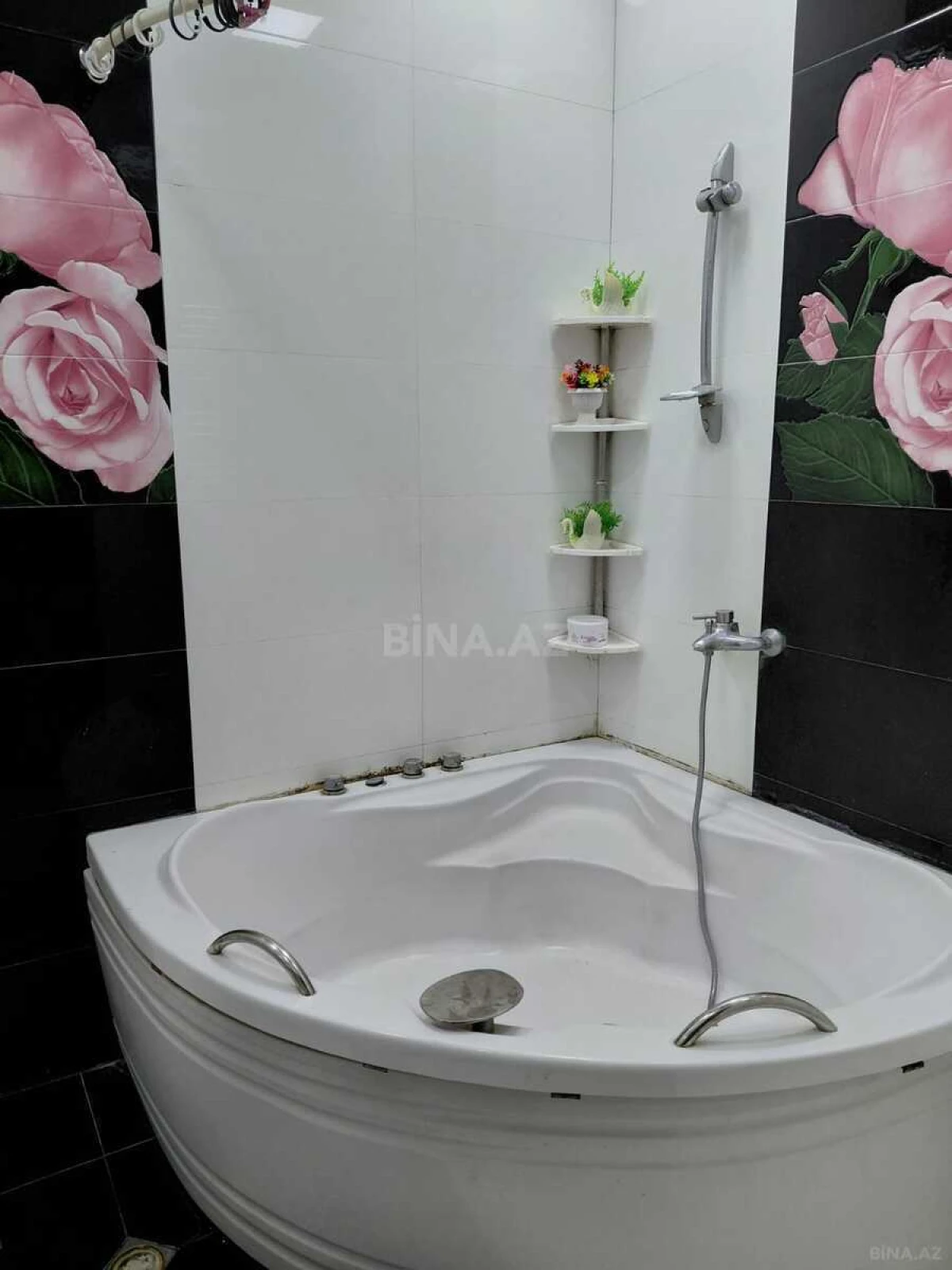 Satılır 3 otaqlı mənzil 178 m²