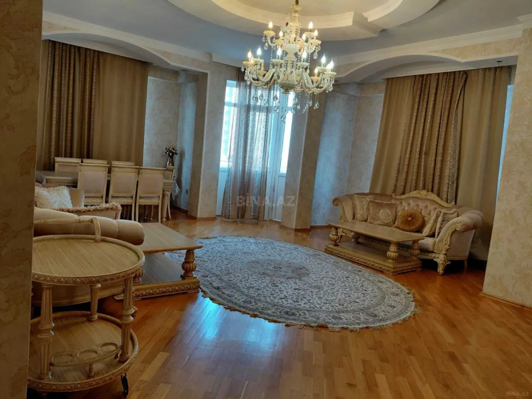 Satılır 3 otaqlı mənzil 178 m²