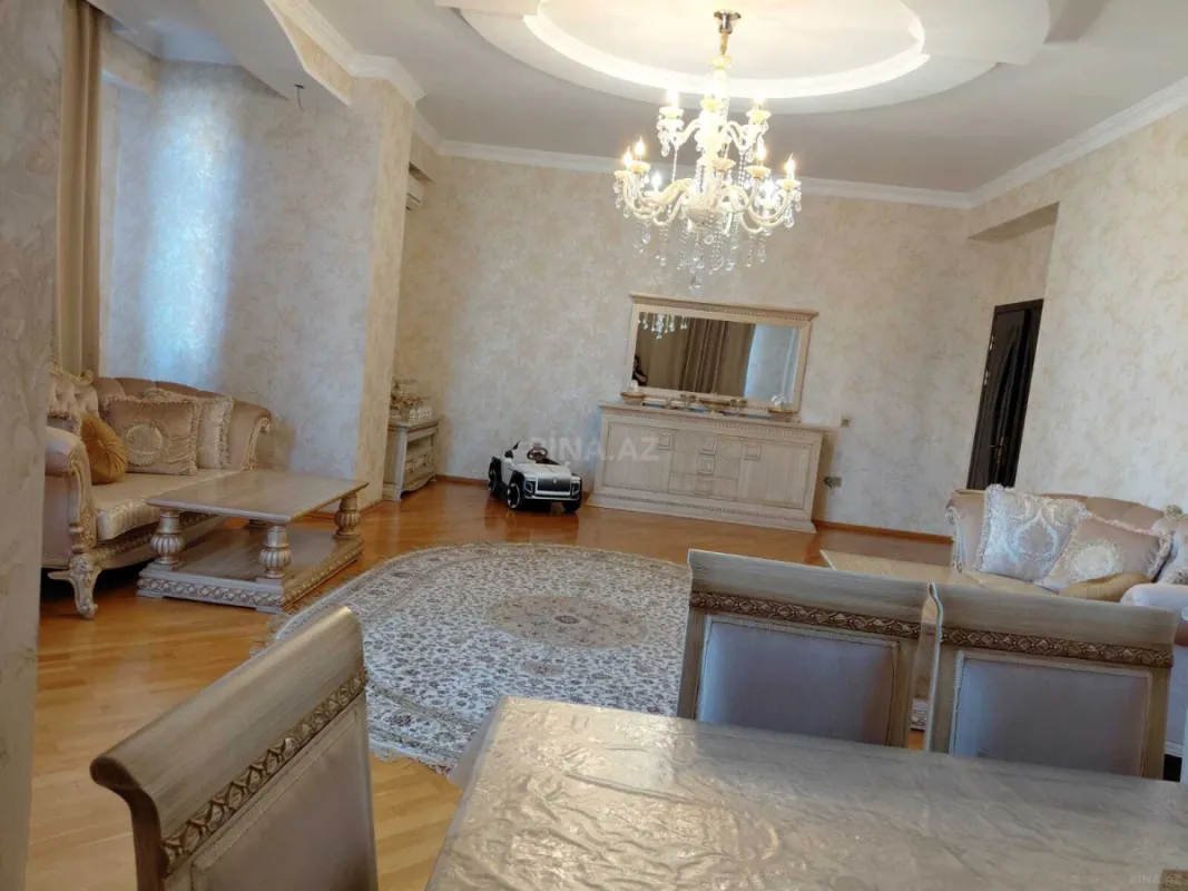Satılır 3 otaqlı mənzil 178 m²