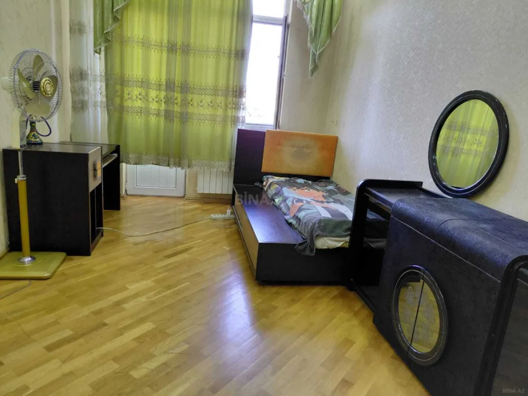 Satılır 3 otaqlı mənzil 178 m²