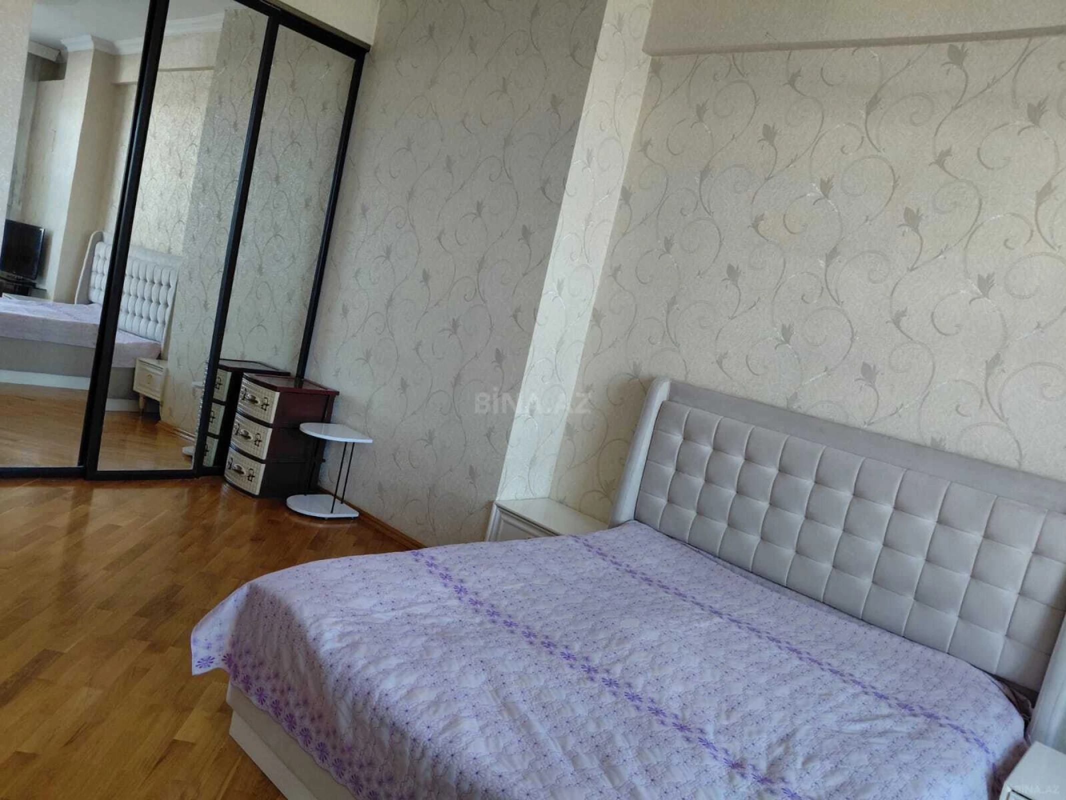Satılır 3 otaqlı mənzil 178 m²