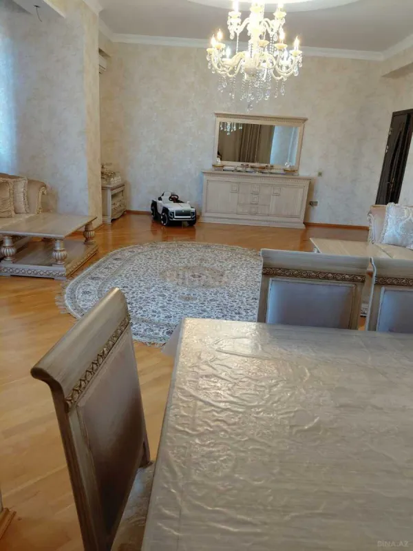 Satılır 3 otaqlı mənzil 178 m²