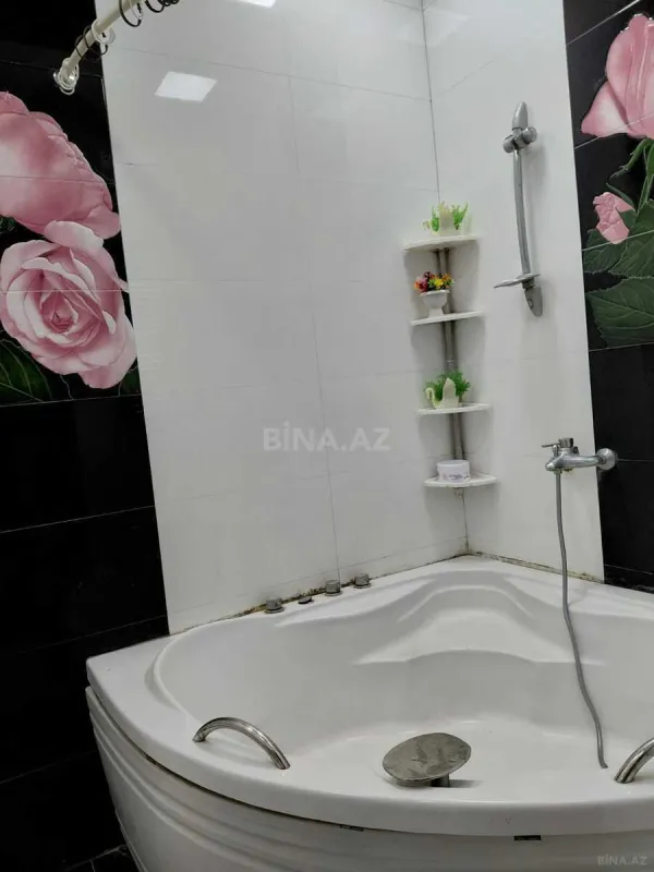 Satılır 3 otaqlı mənzil 178 m²
