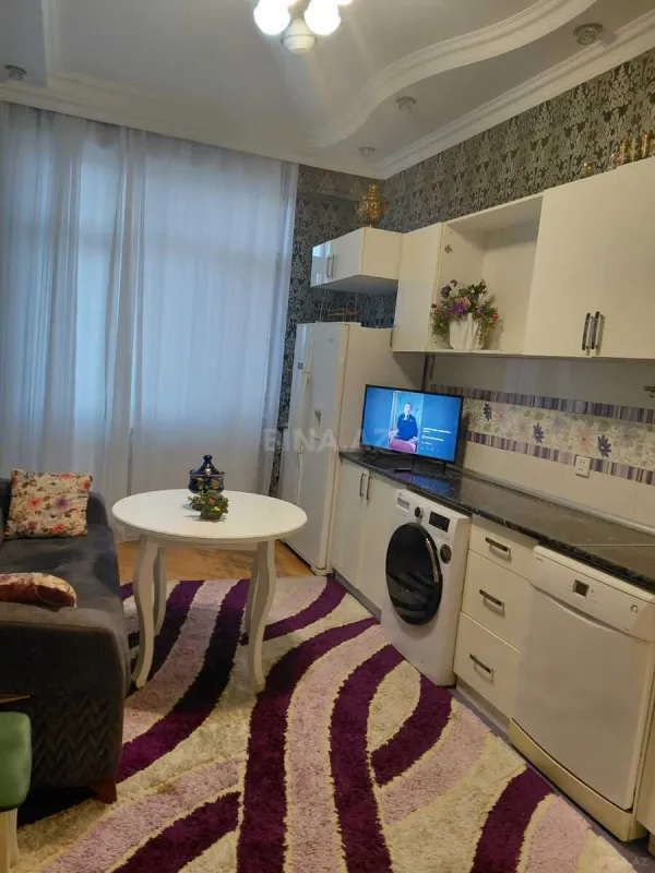 Satılır 3 otaqlı mənzil 178 m²
