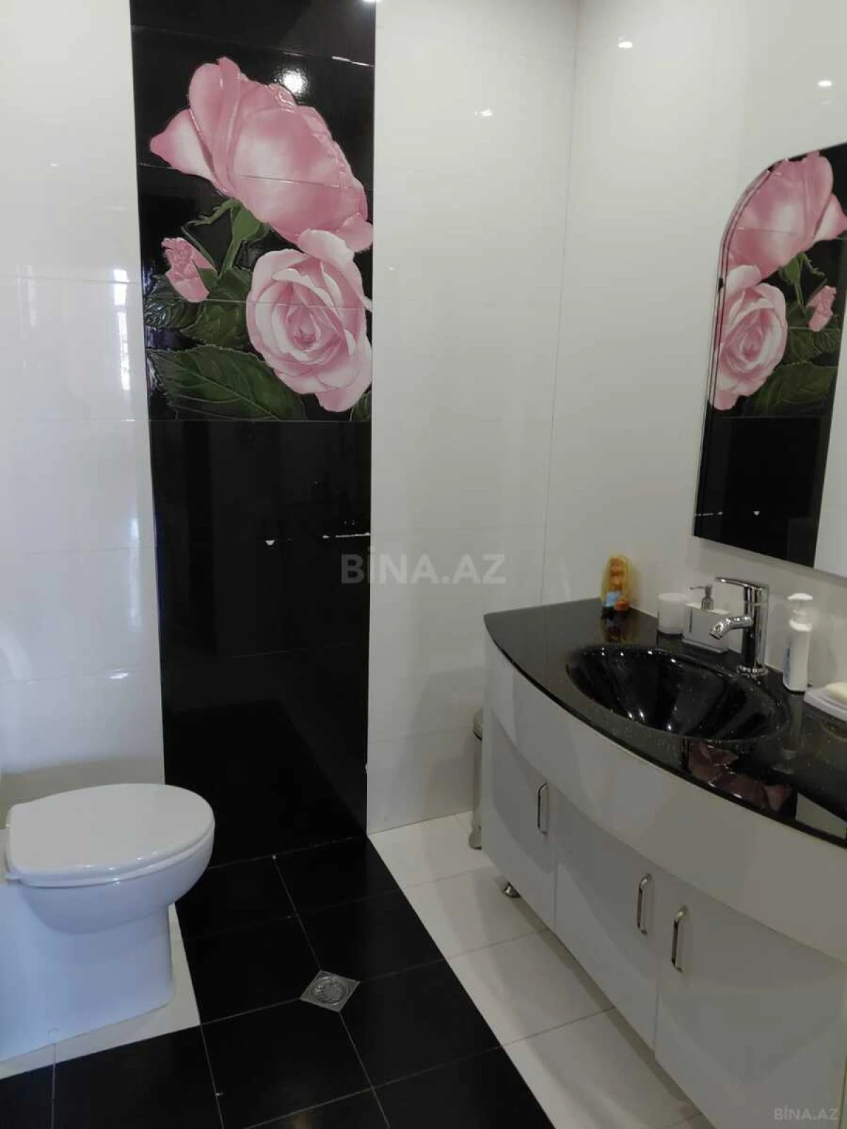 Satılır 3 otaqlı mənzil 178 m²
