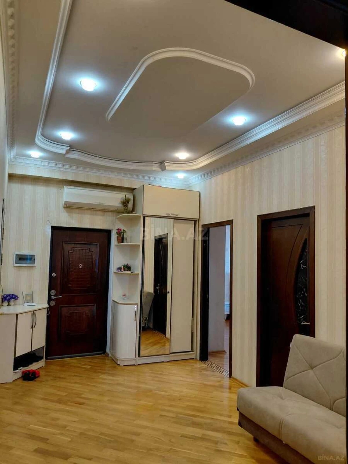 Satılır 3 otaqlı mənzil 178 m²
