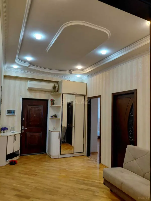 Satılır 3 otaqlı mənzil 178 m²