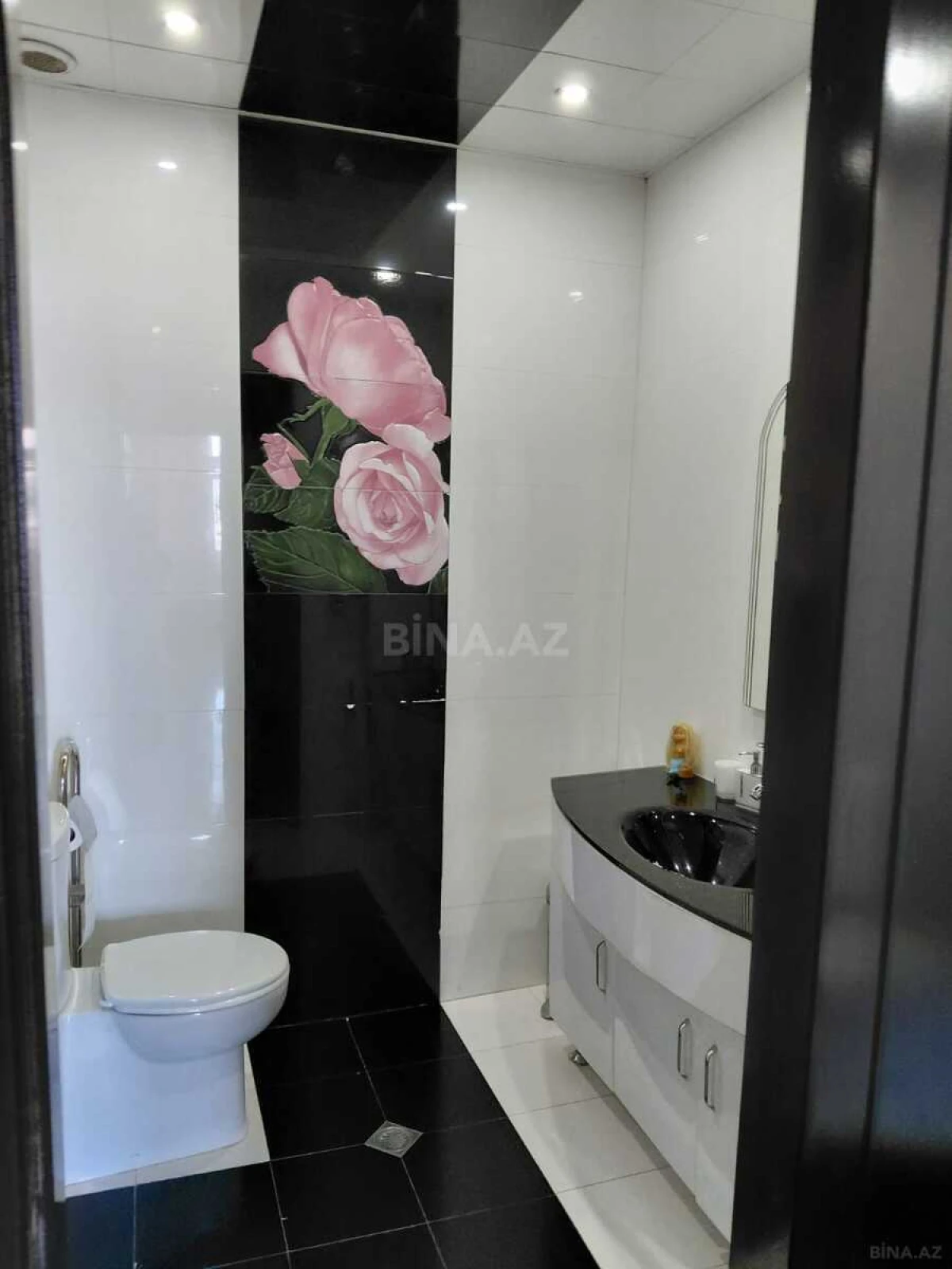 Satılır 3 otaqlı mənzil 178 m²