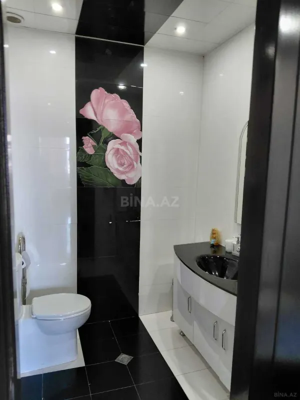 Satılır 3 otaqlı mənzil 178 m²