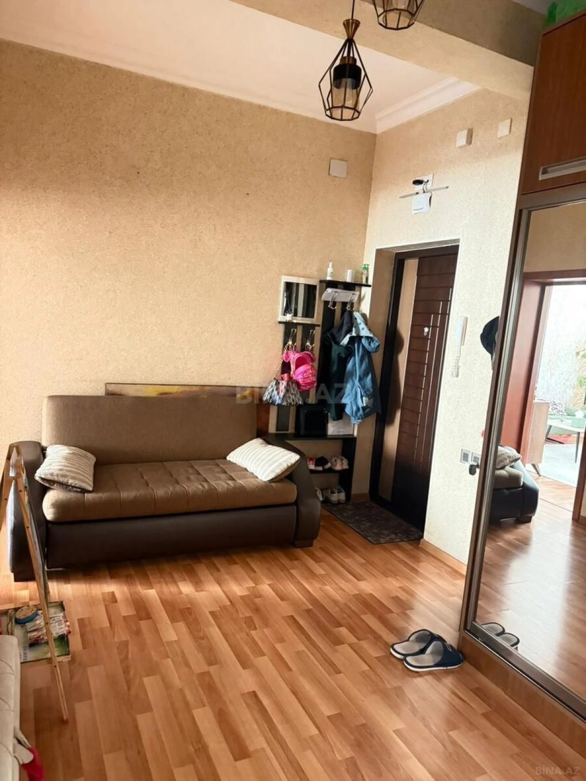 Satılır 2 otaqlı mənzil 93 m²