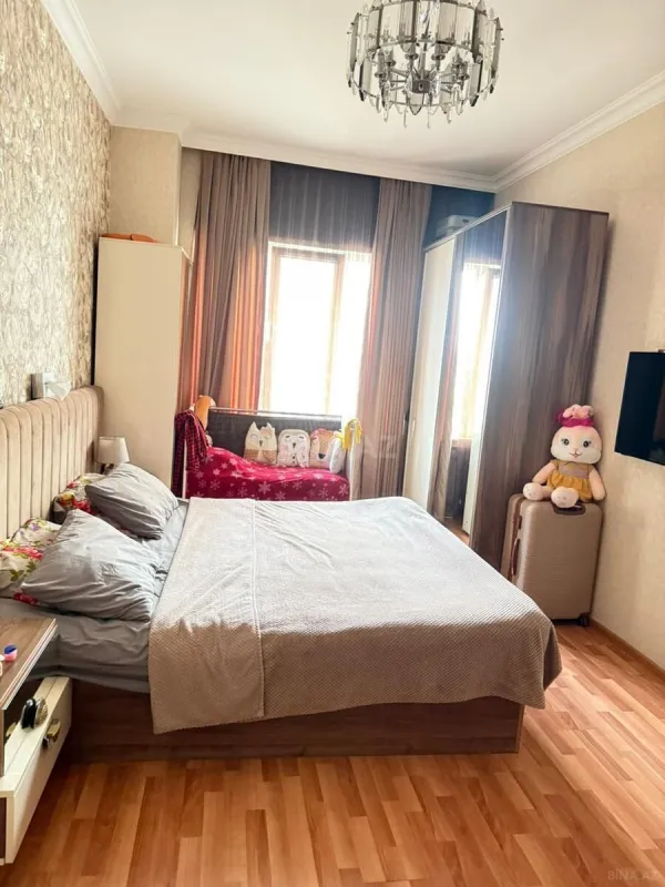 Satılır 2 otaqlı mənzil 93 m²
