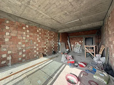 Satılır 1 otaqlı mənzil 58 m²