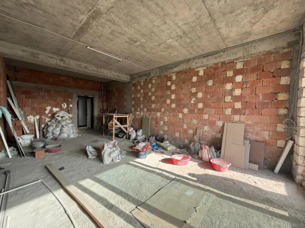 Satılır 1 otaqlı mənzil 58 m²