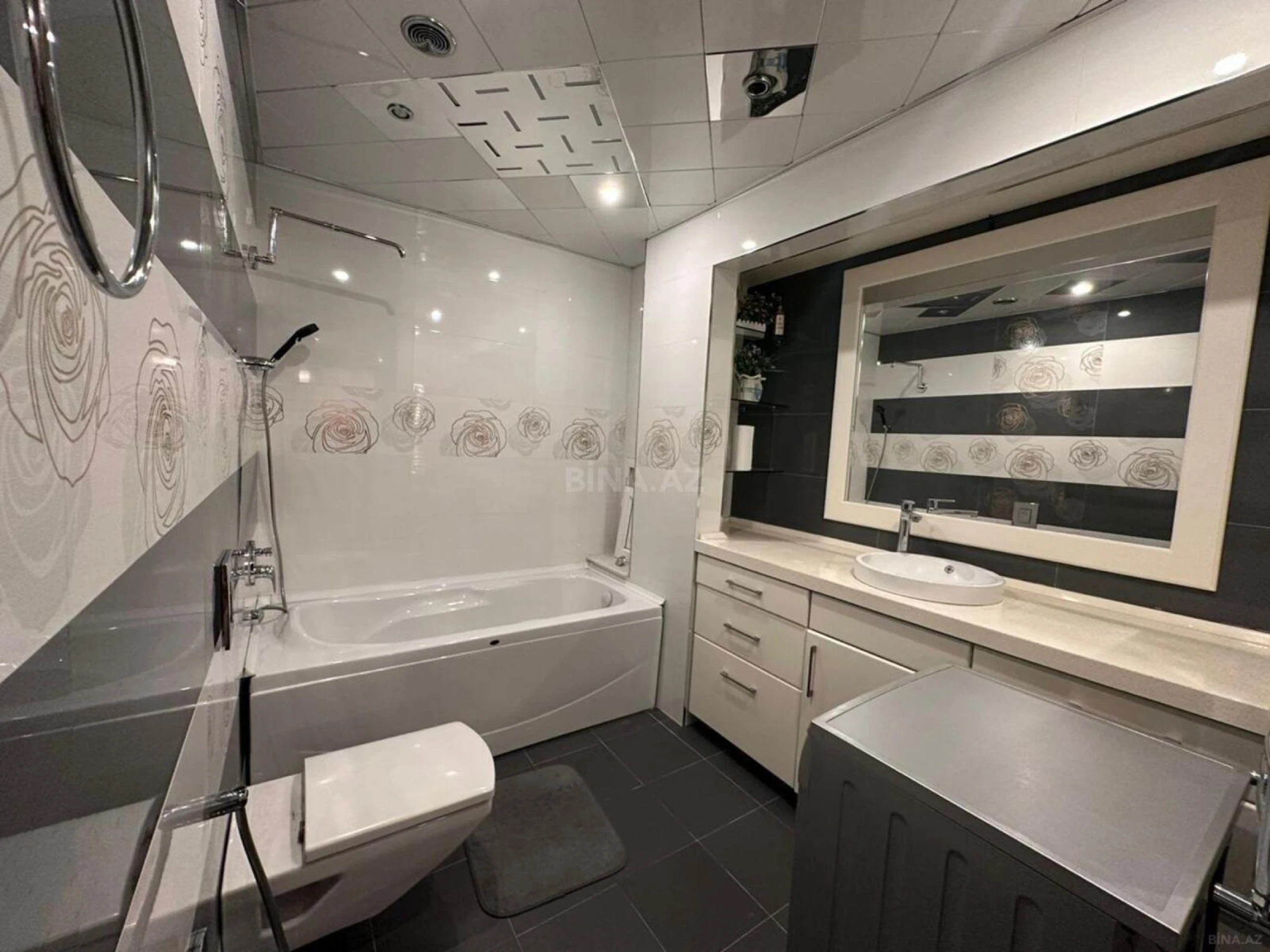 Satılır 4 otaqlı mənzil 181 m²