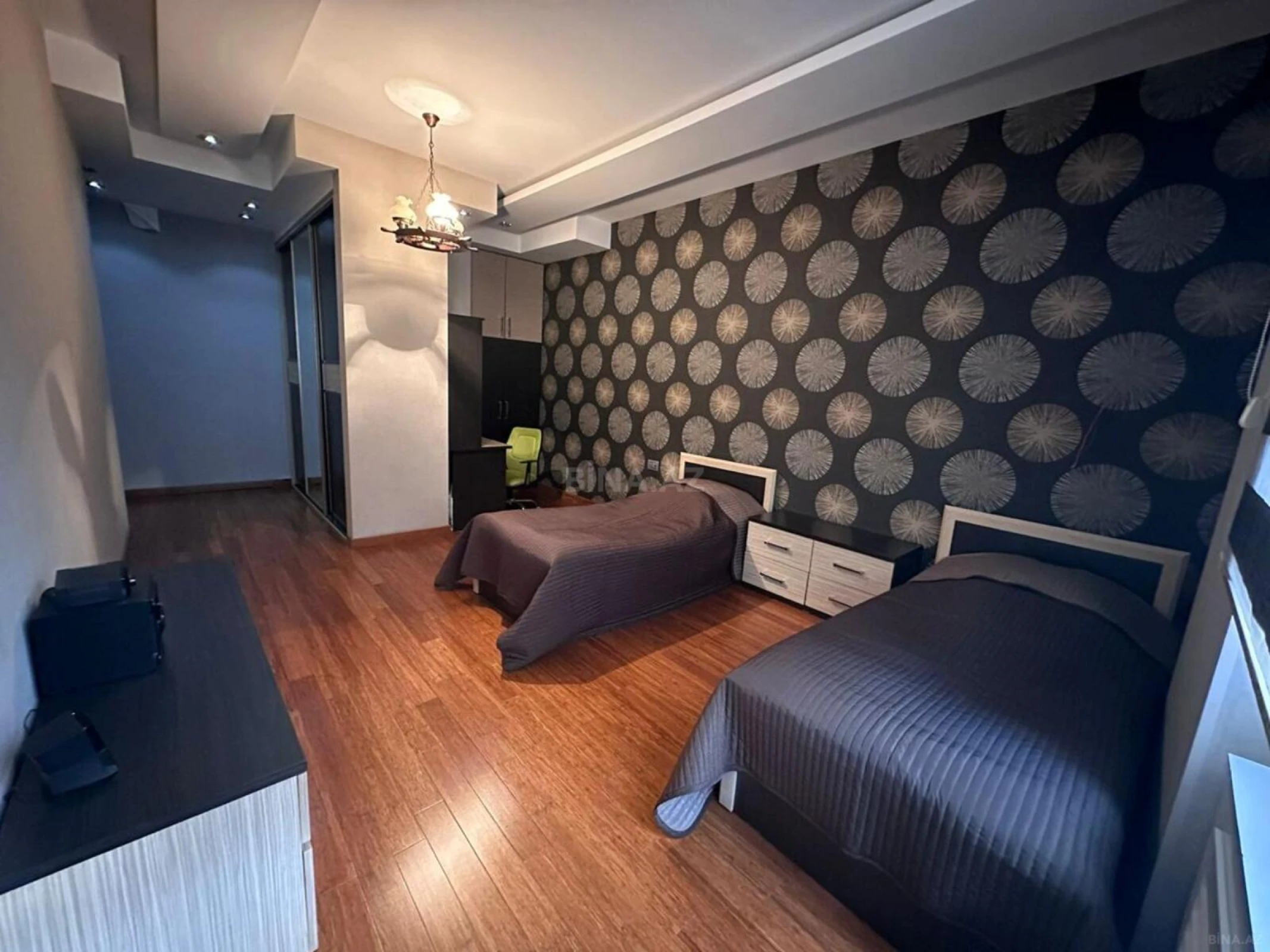 Satılır 4 otaqlı mənzil 181 m²