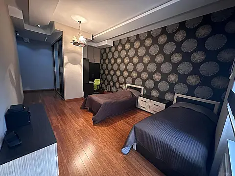 Satılır 4 otaqlı mənzil 181 m²