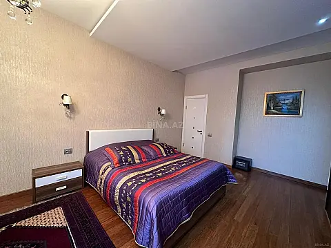 Satılır 4 otaqlı mənzil 181 m²