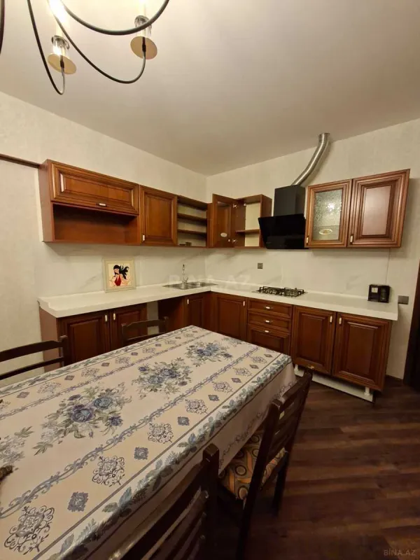 Kirayə verilir 4 otaqlı mənzil 120 m²
