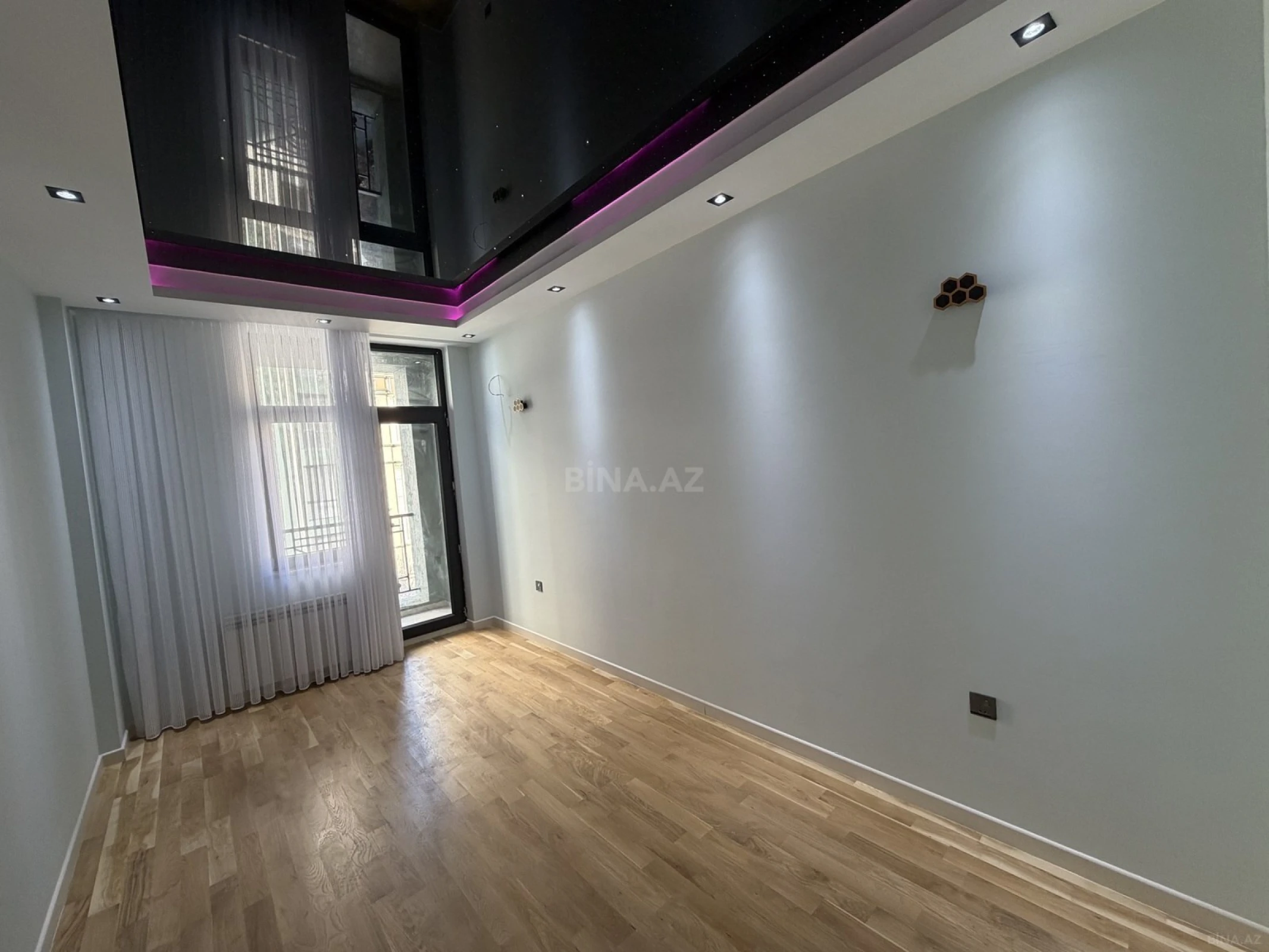 Satılır 3 otaqlı mənzil 142 m²