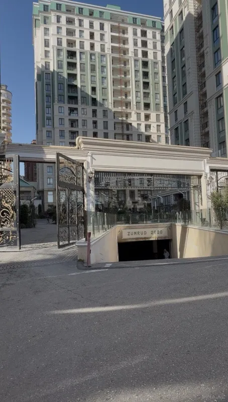 Satılır 3 otaqlı mənzil 142 m²