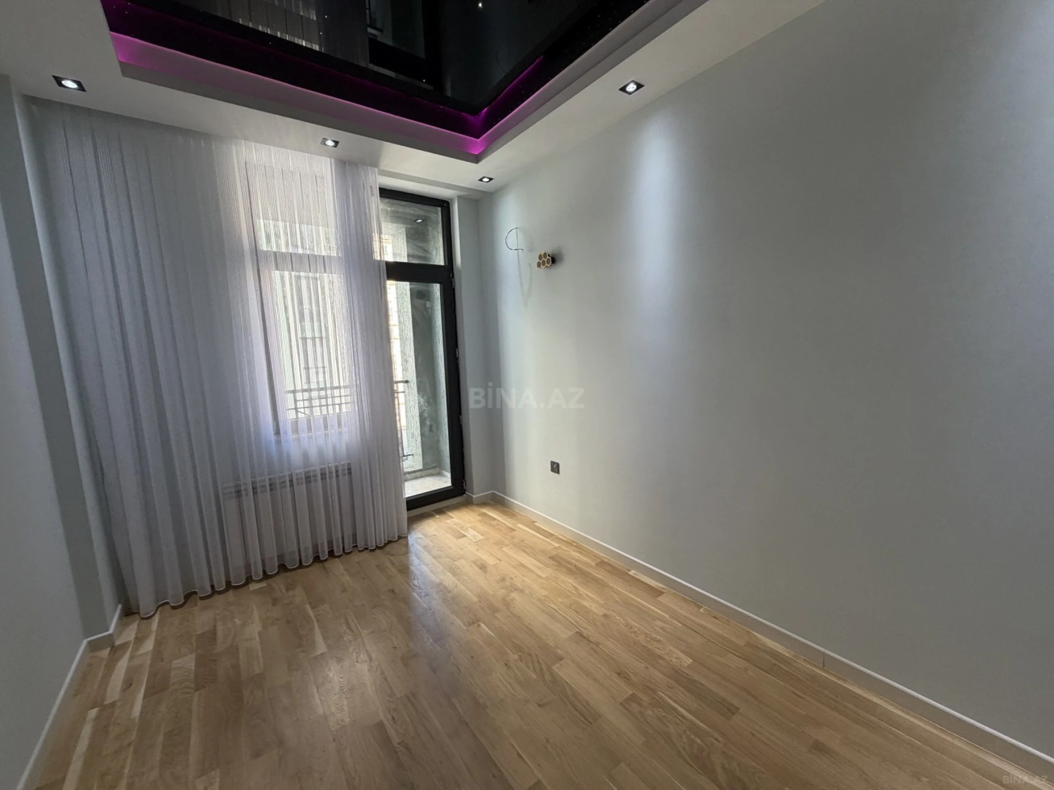 Satılır 3 otaqlı mənzil 142 m²