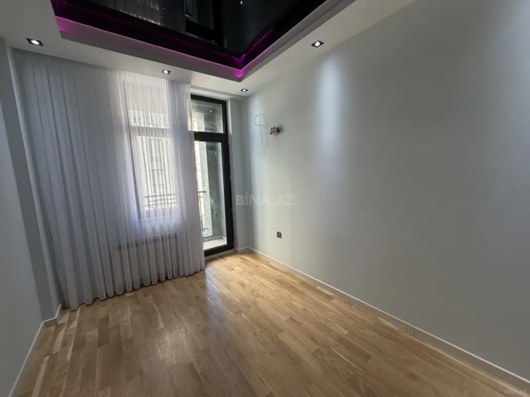 Satılır 3 otaqlı mənzil 142 m²