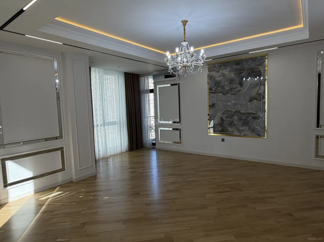 Satılır 3 otaqlı mənzil 142 m²