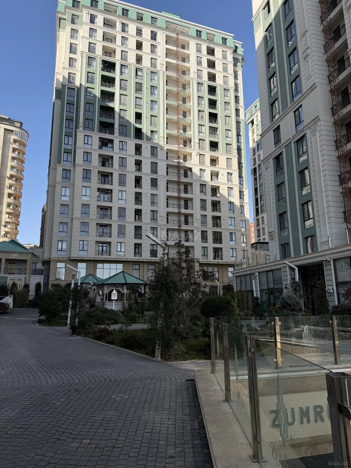 Satılır 3 otaqlı mənzil 142 m²