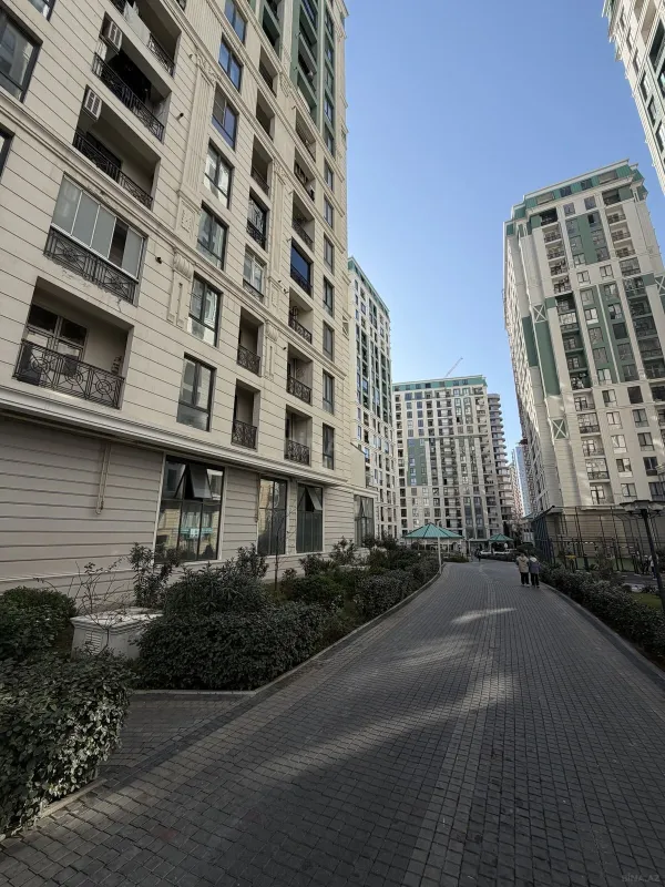 Satılır 3 otaqlı mənzil 142 m²