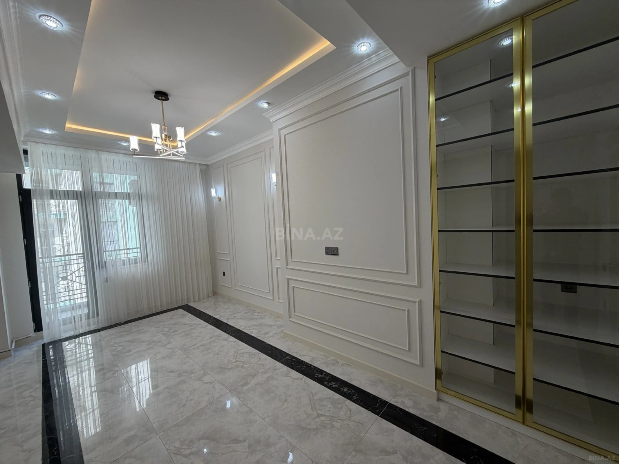 Satılır 3 otaqlı mənzil 142 m²