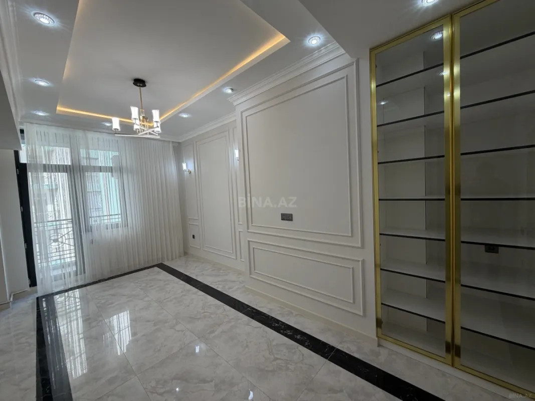 Satılır 3 otaqlı mənzil 142 m²
