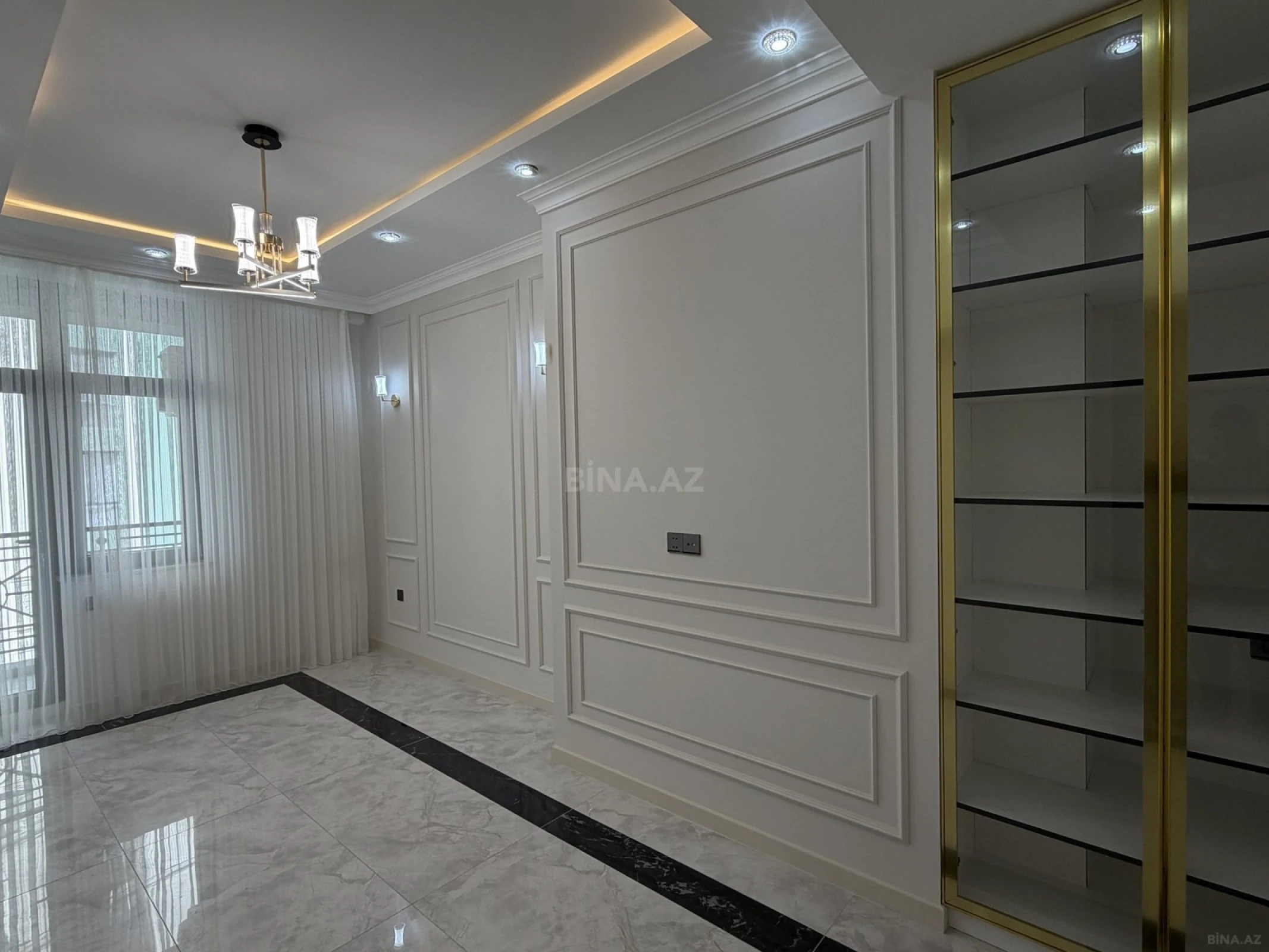 Satılır 3 otaqlı mənzil 142 m²