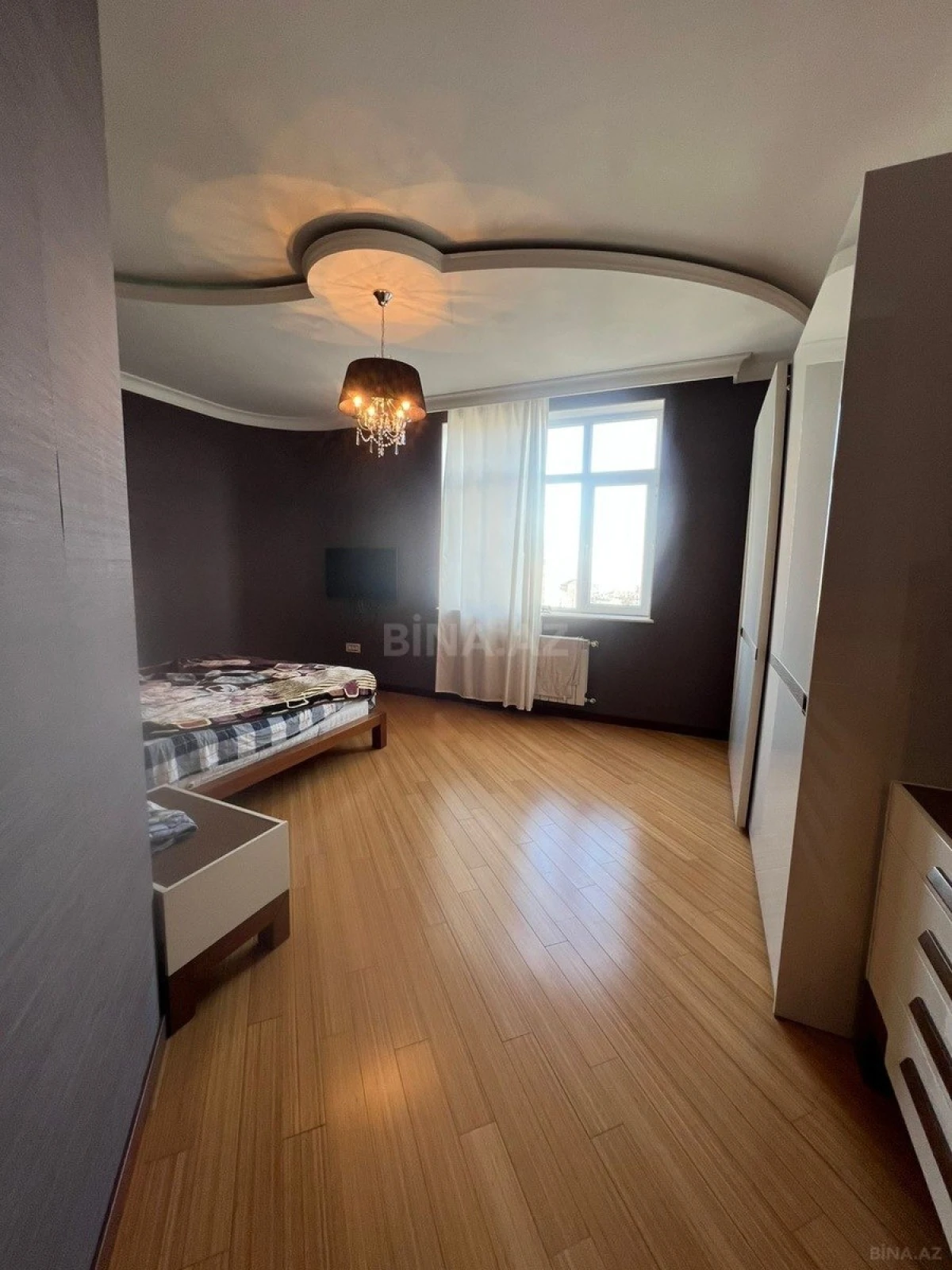 Satılır 3 otaqlı mənzil 138 m²