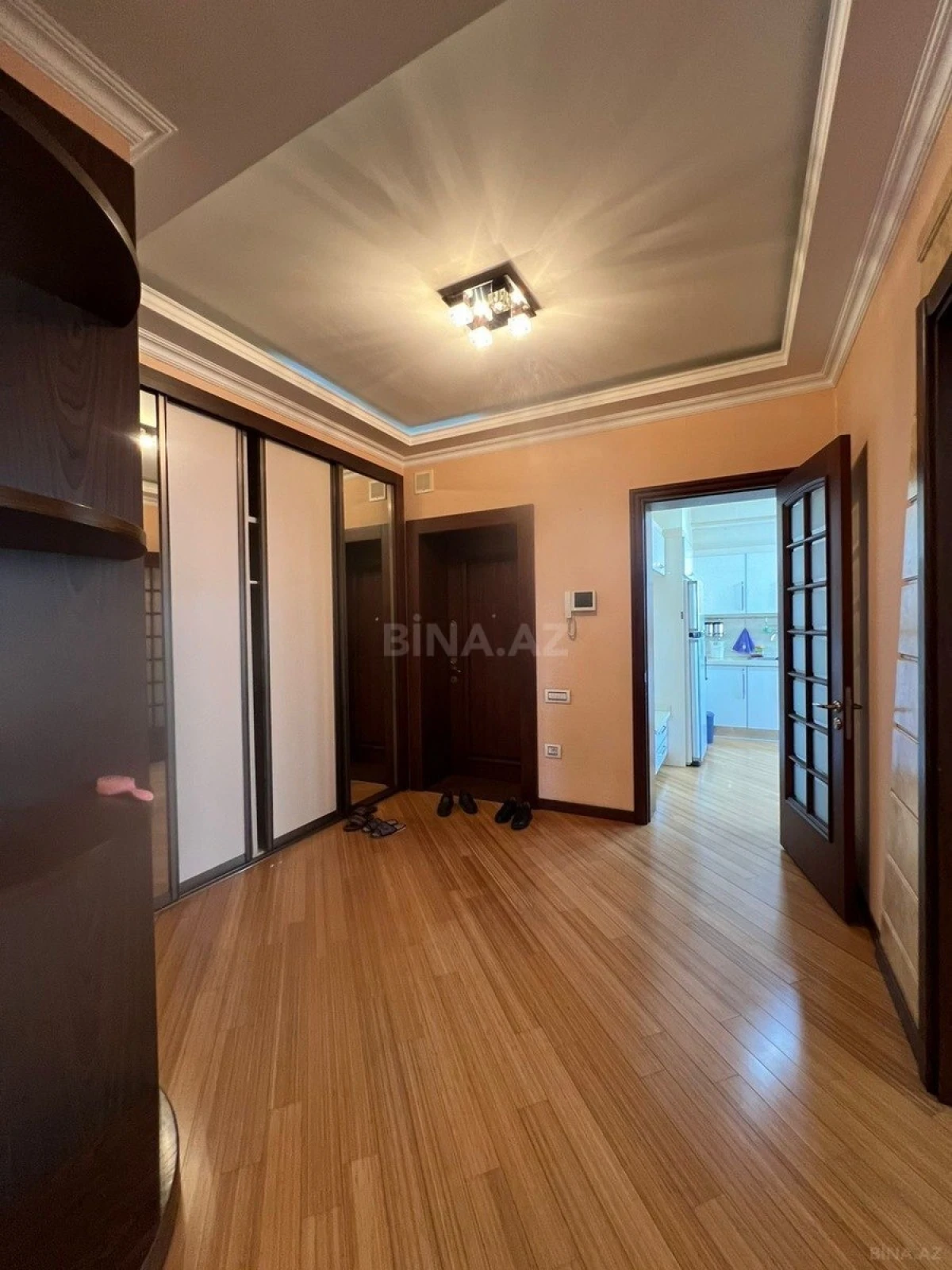 Satılır 3 otaqlı mənzil 138 m²