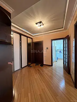 Satılır 3 otaqlı mənzil 138 m²