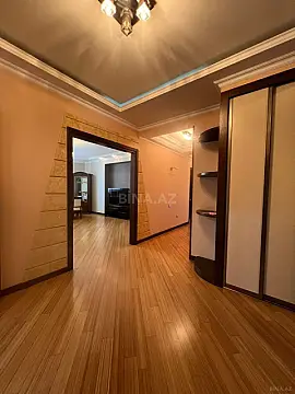 Satılır 3 otaqlı mənzil 138 m²