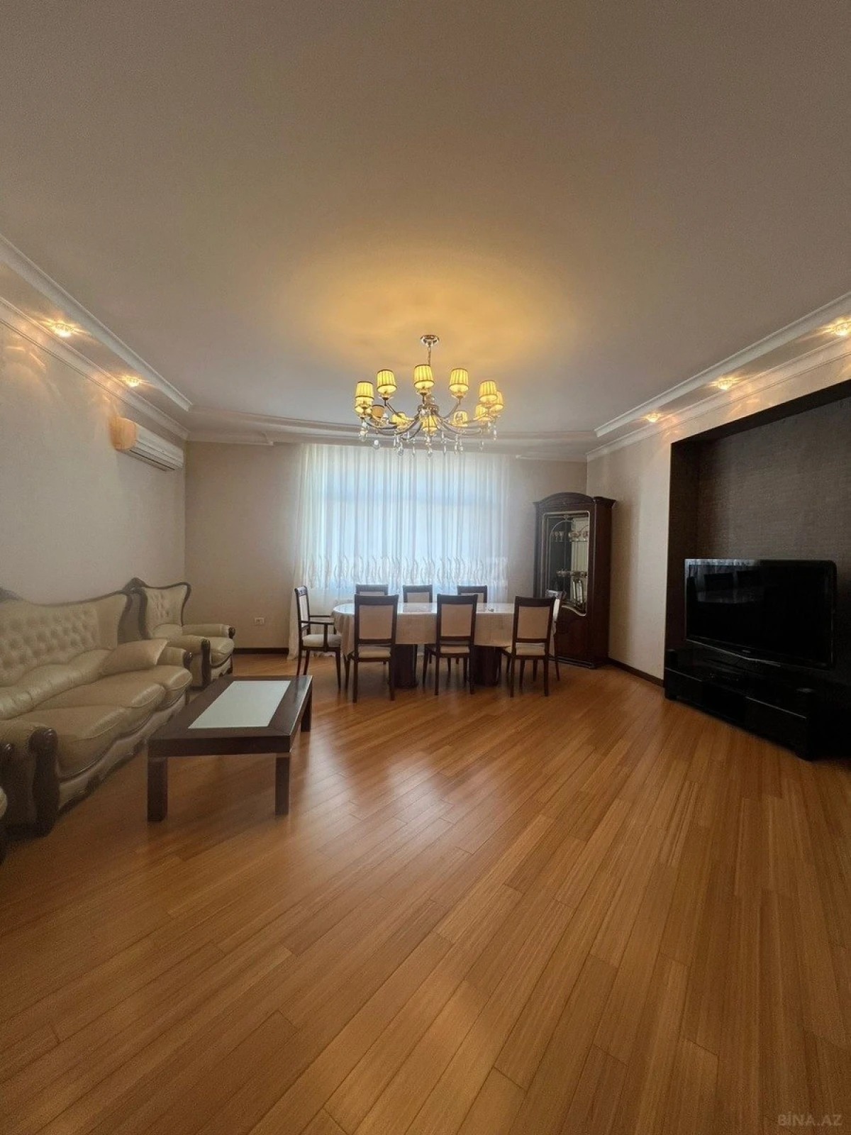 Satılır 3 otaqlı mənzil 138 m²